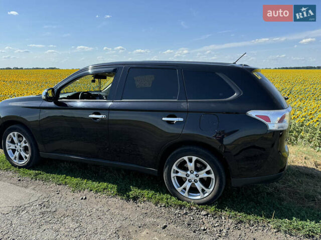 Черный Мицубиси Аутлендер, объемом двигателя 2.4 л и пробегом 150 тыс. км за 13700 $, фото 2 на Automoto.ua