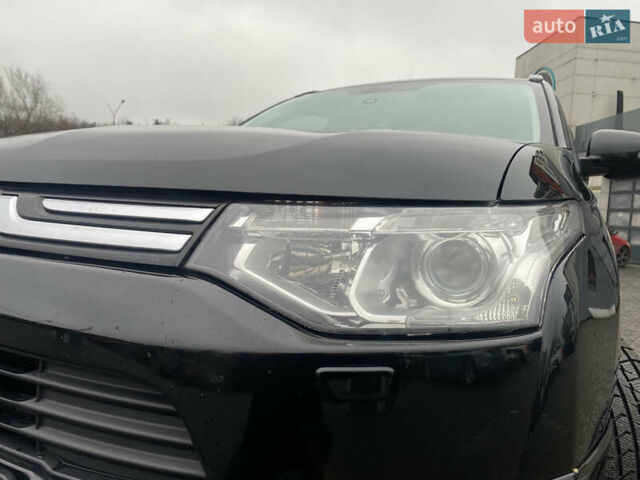Черный Мицубиси Аутлендер, объемом двигателя 2.27 л и пробегом 280 тыс. км за 11808 $, фото 2 на Automoto.ua