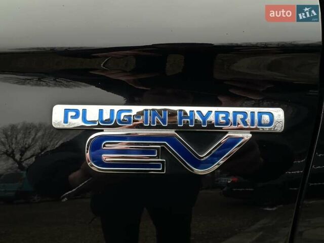 Чорний Міцубісі Аутлендер, об'ємом двигуна 2 л та пробігом 213 тис. км за 13888 $, фото 35 на Automoto.ua