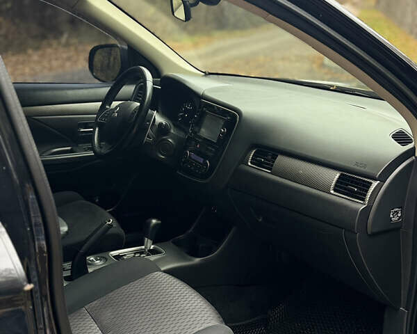 Міцубісі Аутлендер 2013 у Броварах на Automoto.ua Чорний Міцубісі Аутлендер, об'ємом двигуна 2.36 л та пробігом 168 тис. км за 11700 $, фото 15 на Automoto.ua