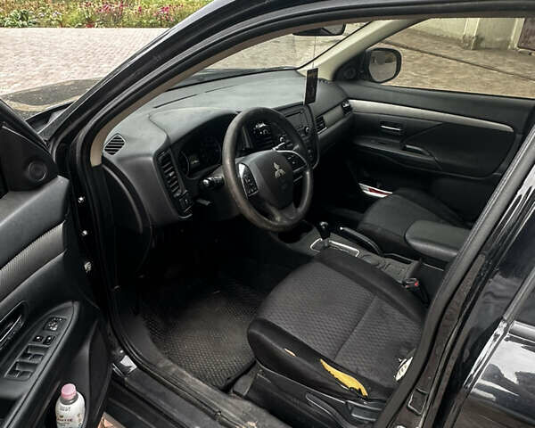 Черный Мицубиси Аутлендер, объемом двигателя 2.36 л и пробегом 70 тыс. км за 9000 $, фото 8 на Automoto.ua