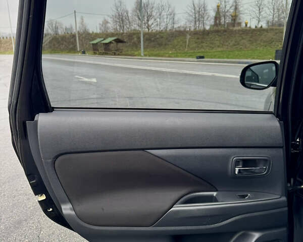 Черный Мицубиси Аутлендер, объемом двигателя 2.2 л и пробегом 250 тыс. км за 12750 $, фото 30 на Automoto.ua