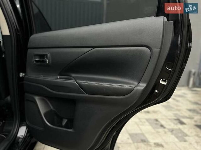 Чорний Міцубісі Аутлендер, об'ємом двигуна 2 л та пробігом 213 тис. км за 13888 $, фото 28 на Automoto.ua