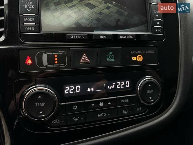 Чорний Міцубісі Аутлендер, об'ємом двигуна 2 л та пробігом 213 тис. км за 13888 $, фото 38 на Automoto.ua