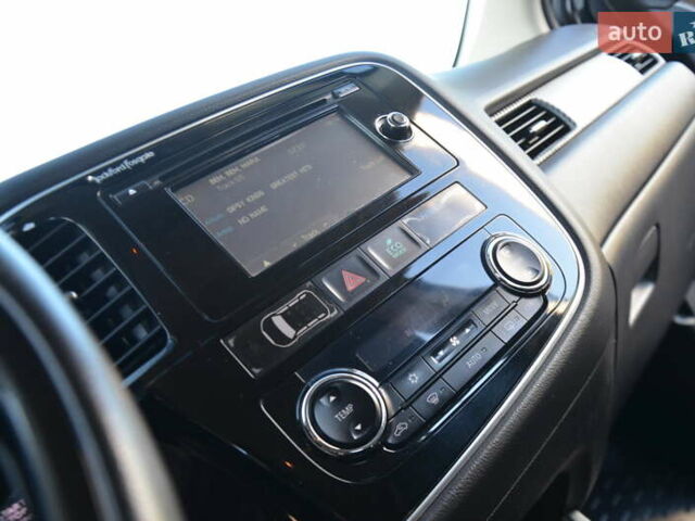 Чорний Міцубісі Аутлендер, об'ємом двигуна 2.2 л та пробігом 237 тис. км за 12550 $, фото 38 на Automoto.ua