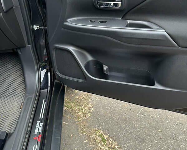 Черный Мицубиси Аутлендер, объемом двигателя 2.4 л и пробегом 150 тыс. км за 13700 $, фото 3 на Automoto.ua