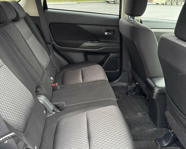 Черный Мицубиси Аутлендер, объемом двигателя 2.2 л и пробегом 250 тыс. км за 12750 $, фото 36 на Automoto.ua