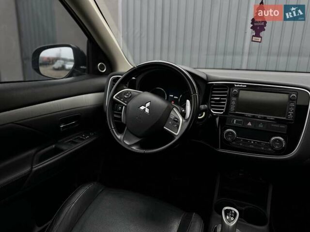 Чорний Міцубісі Аутлендер, об'ємом двигуна 2 л та пробігом 213 тис. км за 13888 $, фото 24 на Automoto.ua