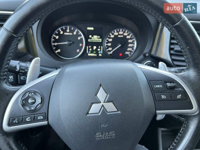 Черный Мицубиси Аутлендер, объемом двигателя 2 л и пробегом 190 тыс. км за 12500 $, фото 34 на Automoto.ua