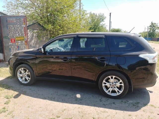 Черный Мицубиси Аутлендер, объемом двигателя 2.4 л и пробегом 300 тыс. км за 11000 $, фото 4 на Automoto.ua