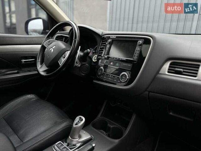 Чорний Міцубісі Аутлендер, об'ємом двигуна 2 л та пробігом 213 тис. км за 13888 $, фото 23 на Automoto.ua