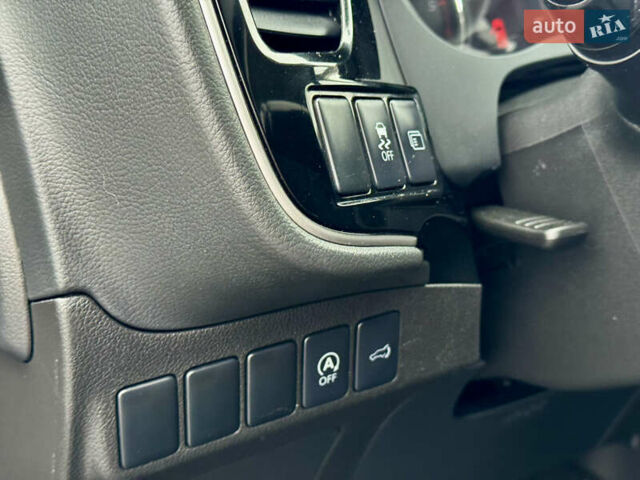 Черный Мицубиси Аутлендер, объемом двигателя 2.2 л и пробегом 250 тыс. км за 12750 $, фото 26 на Automoto.ua