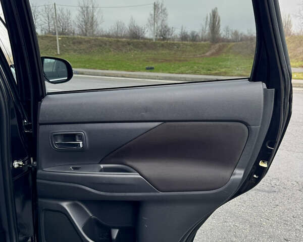 Черный Мицубиси Аутлендер, объемом двигателя 2.2 л и пробегом 250 тыс. км за 12750 $, фото 37 на Automoto.ua