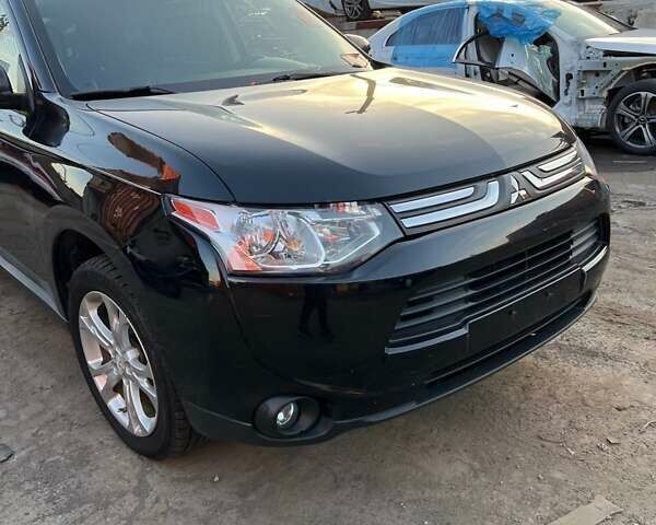 Черный Мицубиси Аутлендер, объемом двигателя 2.36 л и пробегом 226 тыс. км за 12499 $, фото 4 на Automoto.ua