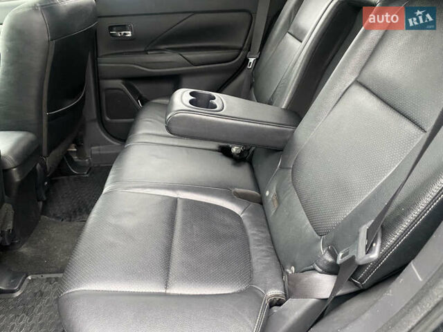 Черный Мицубиси Аутлендер, объемом двигателя 2.27 л и пробегом 280 тыс. км за 11808 $, фото 14 на Automoto.ua