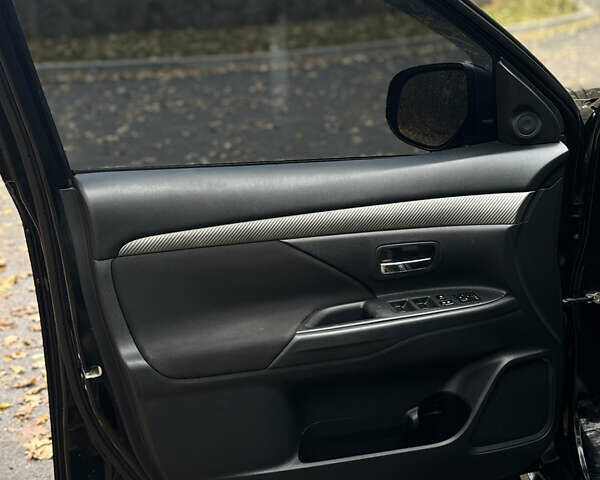 Міцубісі Аутлендер 2013 у Броварах на Automoto.ua Чорний Міцубісі Аутлендер, об'ємом двигуна 2.36 л та пробігом 168 тис. км за 11700 $, фото 13 на Automoto.ua