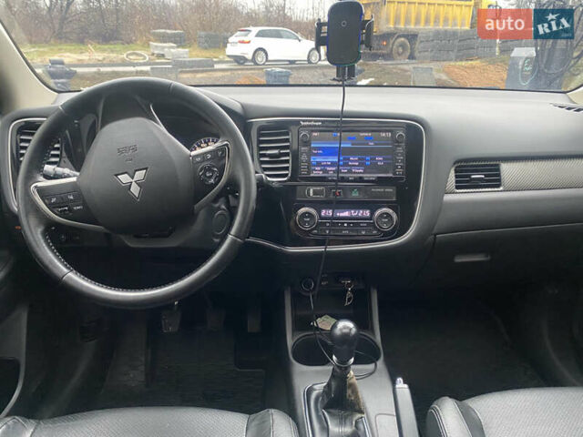 Черный Мицубиси Аутлендер, объемом двигателя 2.27 л и пробегом 280 тыс. км за 11808 $, фото 13 на Automoto.ua