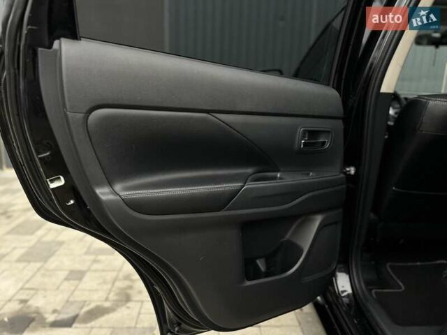 Чорний Міцубісі Аутлендер, об'ємом двигуна 2 л та пробігом 213 тис. км за 13888 $, фото 31 на Automoto.ua