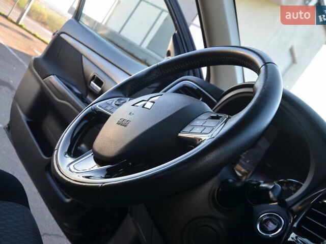 Чорний Міцубісі Аутлендер, об'ємом двигуна 2.2 л та пробігом 237 тис. км за 12550 $, фото 62 на Automoto.ua