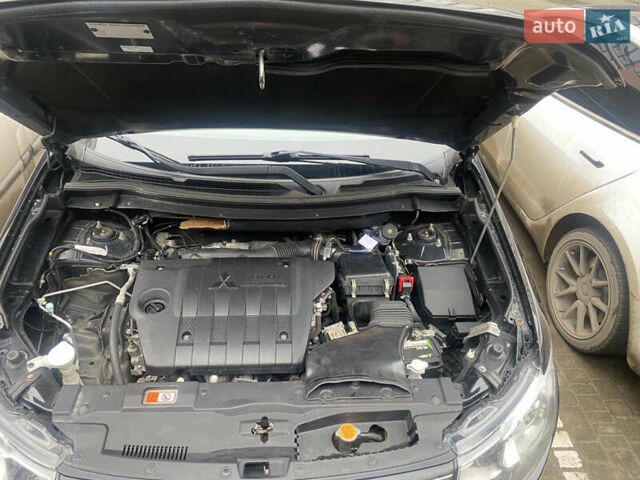 Черный Мицубиси Аутлендер, объемом двигателя 2.27 л и пробегом 280 тыс. км за 11808 $, фото 6 на Automoto.ua