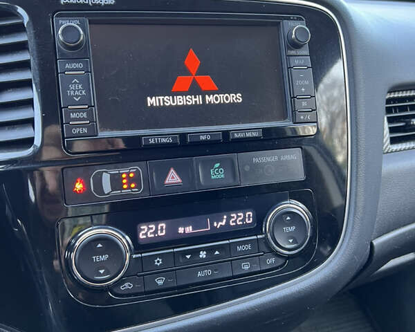 Черный Мицубиси Аутлендер, объемом двигателя 2 л и пробегом 190 тыс. км за 12500 $, фото 30 на Automoto.ua