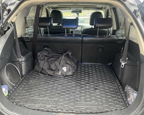 Черный Мицубиси Аутлендер, объемом двигателя 2.27 л и пробегом 280 тыс. км за 11808 $, фото 7 на Automoto.ua