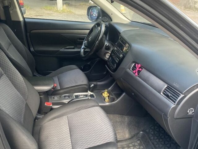 Черный Мицубиси Аутлендер, объемом двигателя 2 л и пробегом 168 тыс. км за 12007 $, фото 4 на Automoto.ua