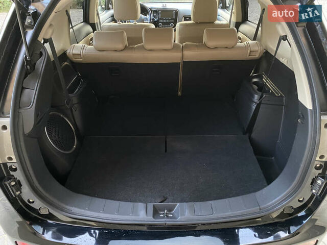 Черный Мицубиси Аутлендер, объемом двигателя 2.27 л и пробегом 241 тыс. км за 14400 $, фото 37 на Automoto.ua