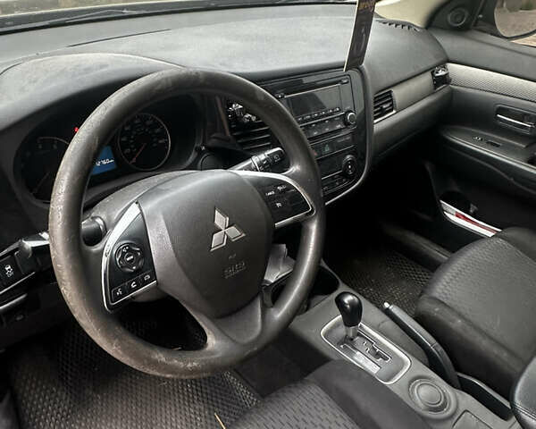 Черный Мицубиси Аутлендер, объемом двигателя 2.36 л и пробегом 70 тыс. км за 9000 $, фото 9 на Automoto.ua