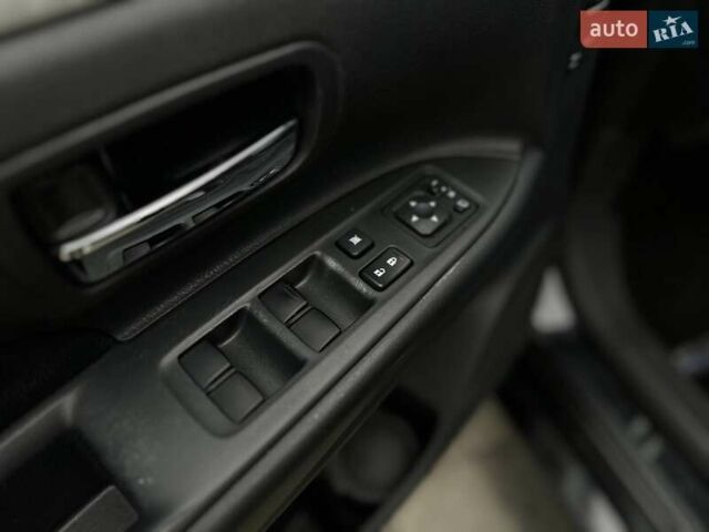 Чорний Міцубісі Аутлендер, об'ємом двигуна 2 л та пробігом 213 тис. км за 13888 $, фото 19 на Automoto.ua