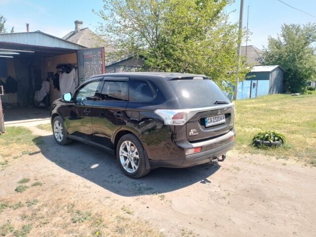 Черный Мицубиси Аутлендер, объемом двигателя 2.4 л и пробегом 300 тыс. км за 11000 $, фото 3 на Automoto.ua