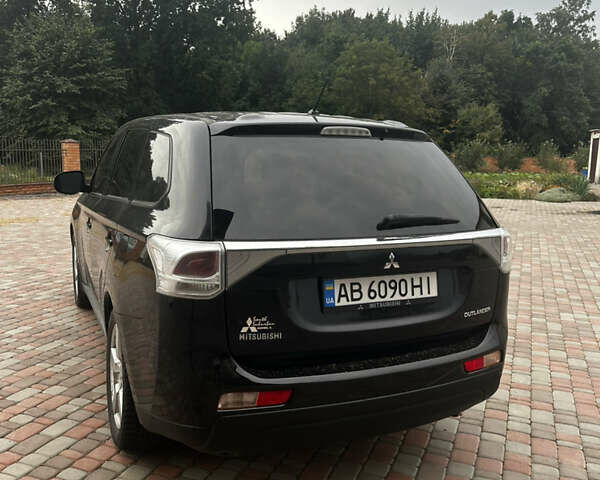 Черный Мицубиси Аутлендер, объемом двигателя 2.36 л и пробегом 70 тыс. км за 9000 $, фото 5 на Automoto.ua