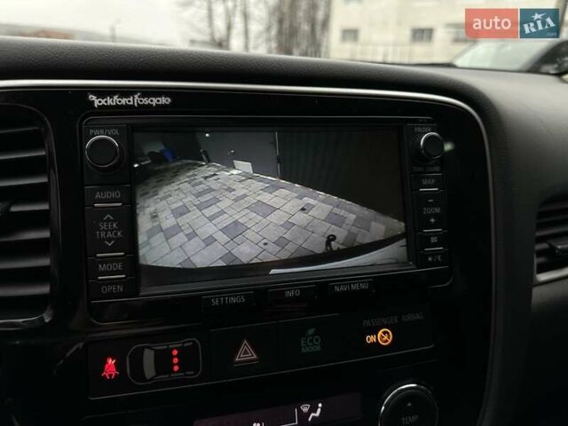 Чорний Міцубісі Аутлендер, об'ємом двигуна 2 л та пробігом 213 тис. км за 13888 $, фото 39 на Automoto.ua