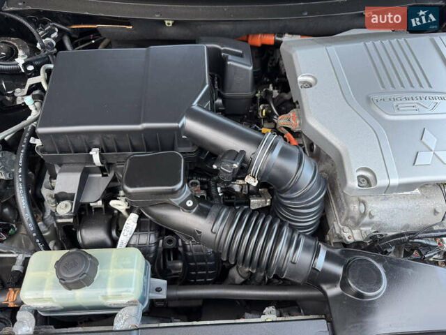 Чорний Міцубісі Аутлендер, об'ємом двигуна 2 л та пробігом 157 тис. км за 15299 $, фото 107 на Automoto.ua