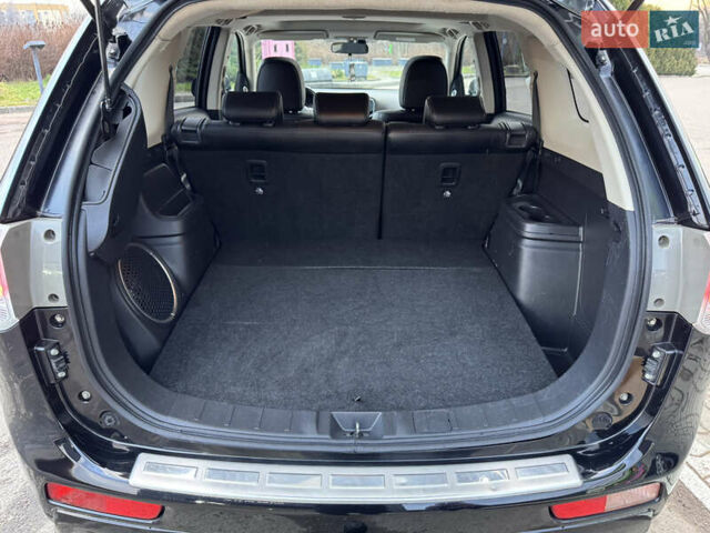 Чорний Міцубісі Аутлендер, об'ємом двигуна 2 л та пробігом 157 тис. км за 15299 $, фото 104 на Automoto.ua