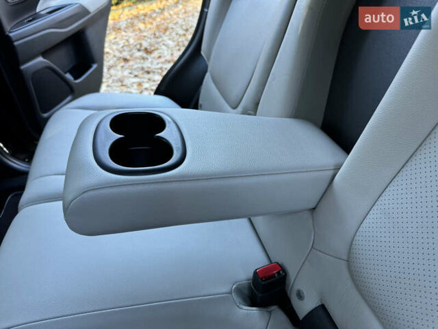 Чорний Міцубісі Аутлендер, об'ємом двигуна 2 л та пробігом 173 тис. км за 15299 $, фото 114 на Automoto.ua