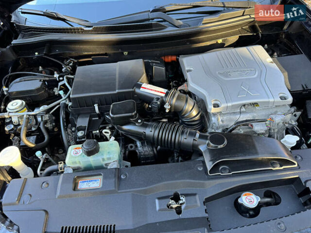 Чорний Міцубісі Аутлендер, об'ємом двигуна 2 л та пробігом 173 тис. км за 15299 $, фото 125 на Automoto.ua