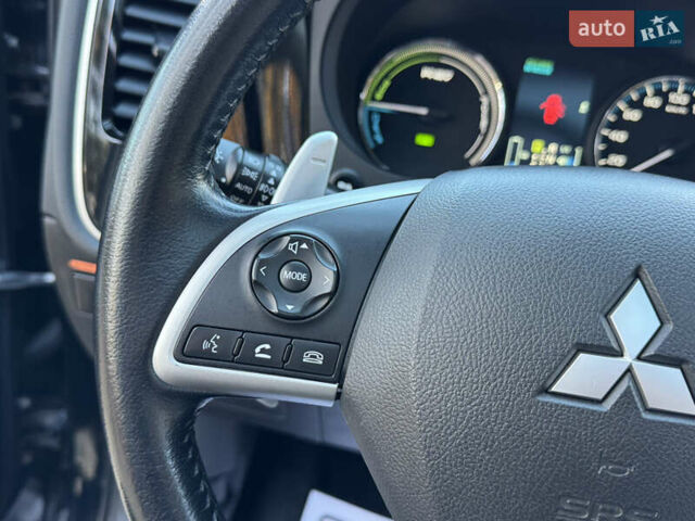 Чорний Міцубісі Аутлендер, об'ємом двигуна 2 л та пробігом 173 тис. км за 15299 $, фото 86 на Automoto.ua