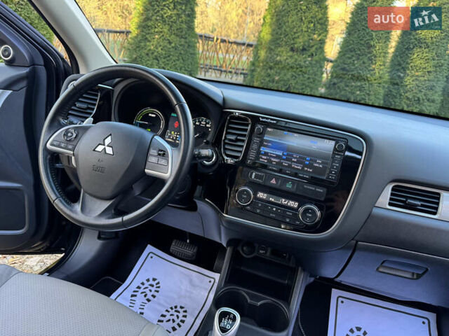 Чорний Міцубісі Аутлендер, об'ємом двигуна 2 л та пробігом 173 тис. км за 15299 $, фото 103 на Automoto.ua