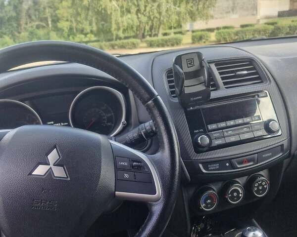 Чорний Міцубісі Аутлендер, об'ємом двигуна 2 л та пробігом 83 тис. км за 13500 $, фото 12 на Automoto.ua