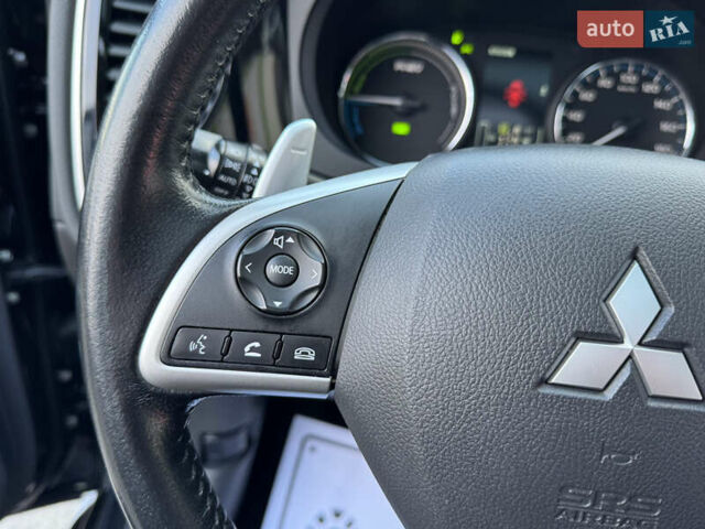 Чорний Міцубісі Аутлендер, об'ємом двигуна 2 л та пробігом 157 тис. км за 15299 $, фото 75 на Automoto.ua