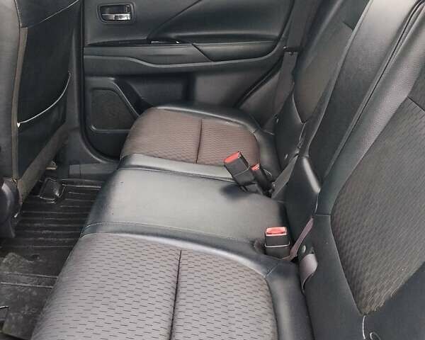 Чорний Міцубісі Аутлендер, об'ємом двигуна 2.4 л та пробігом 224 тис. км за 12000 $, фото 15 на Automoto.ua