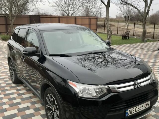 Черный Мицубиси Аутлендер, объемом двигателя 3 л и пробегом 250 тыс. км за 13500 $, фото 4 на Automoto.ua