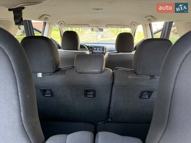 Черный Мицубиси Аутлендер, объемом двигателя 2.4 л и пробегом 270 тыс. км за 12500 $, фото 34 на Automoto.ua