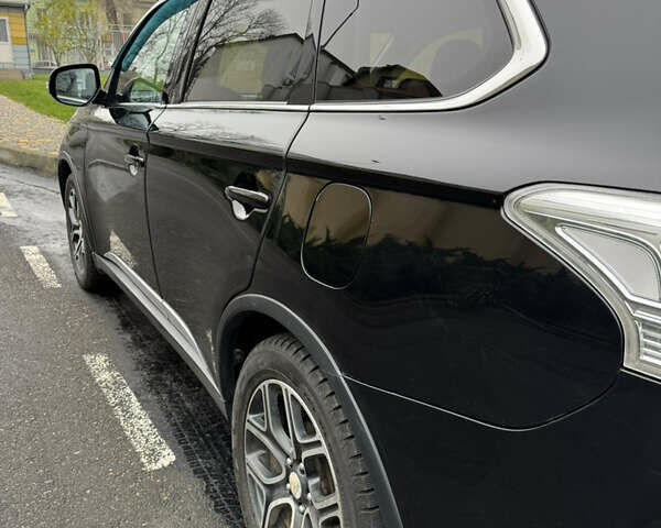 Черный Мицубиси Аутлендер, объемом двигателя 2.27 л и пробегом 244 тыс. км за 14000 $, фото 3 на Automoto.ua