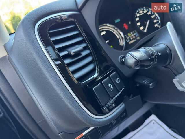 Чорний Міцубісі Аутлендер, об'ємом двигуна 2 л та пробігом 173 тис. км за 15299 $, фото 85 на Automoto.ua