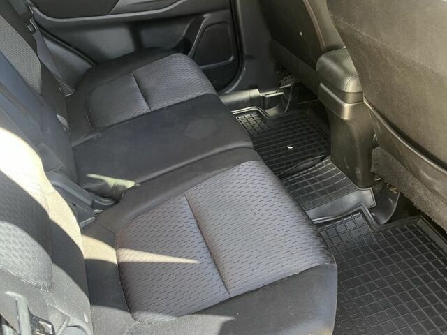 Черный Мицубиси Аутлендер, объемом двигателя 2 л и пробегом 150 тыс. км за 12000 $, фото 6 на Automoto.ua