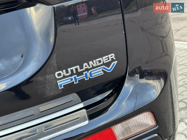 Чорний Міцубісі Аутлендер, об'ємом двигуна 2 л та пробігом 157 тис. км за 15299 $, фото 45 на Automoto.ua