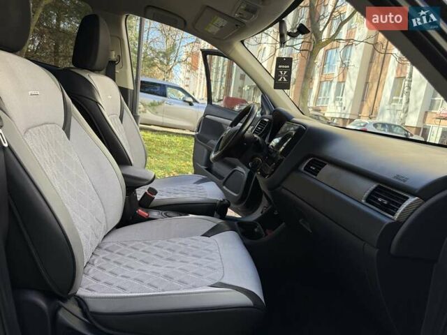 Черный Мицубиси Аутлендер, объемом двигателя 2.4 л и пробегом 270 тыс. км за 12500 $, фото 26 на Automoto.ua