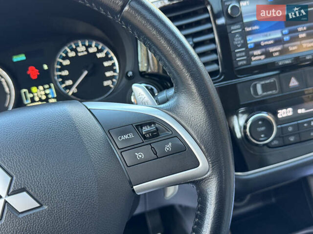 Чорний Міцубісі Аутлендер, об'ємом двигуна 2 л та пробігом 173 тис. км за 15299 $, фото 87 на Automoto.ua